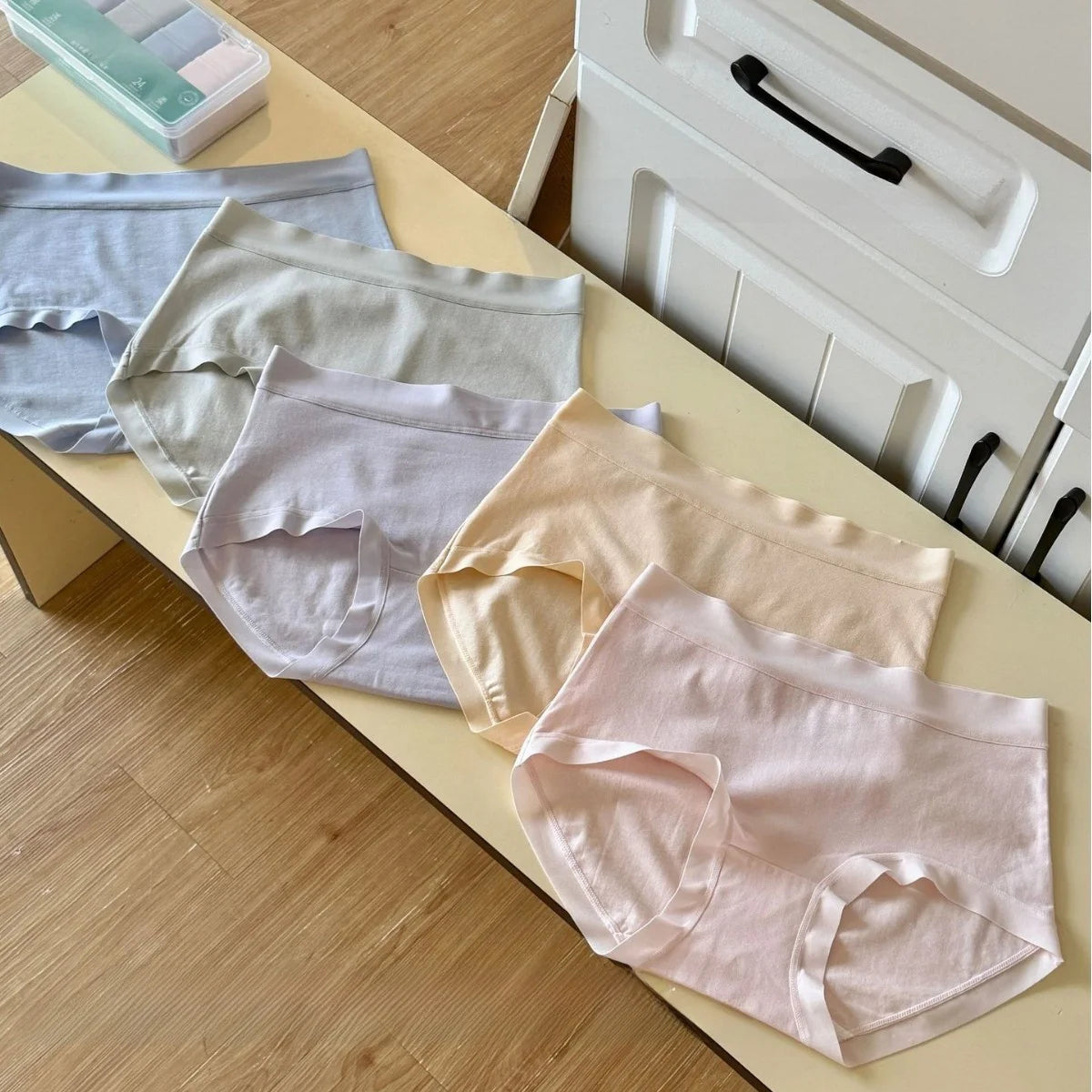 Comfortable Breathable Lightweight Women's Cotton Triangle Panties Seamless Knitted Underwear Antibacterial Moisture Wicking